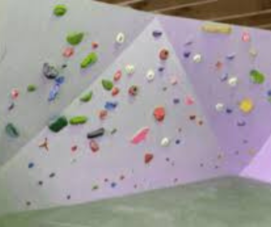 Parete per arrampicata sportiva indoor